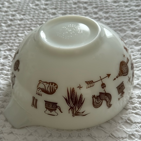 Vintage Pyrex "Early American" Cinderella Mixing Bowl #443 2.5 Quart Dish - Picture 1 of 5